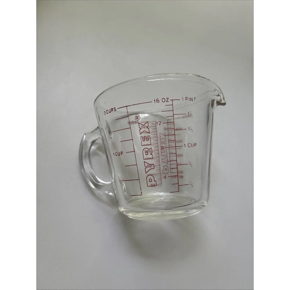 PYREX 516 Glass Measuring Cup Red Lettering Closed D Handle 2 Cup Vintage